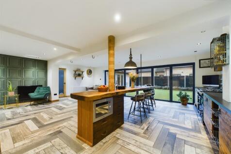 Kitchen/Living Area