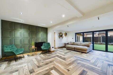 Kitchen/Living Area