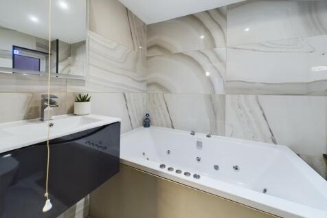 En-Suite To Master Bedroom