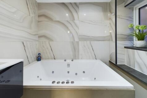 En-Suite To Master Bedroom