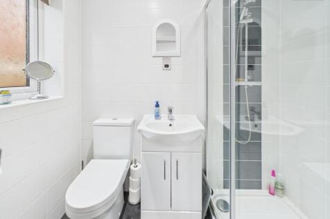 En-Suite To Master Bedroom