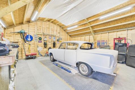 Garage/Workshop
