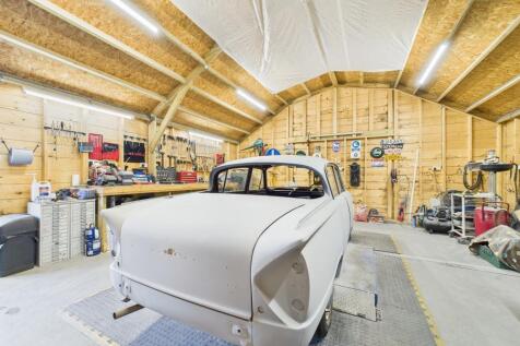 Garage/Workshop