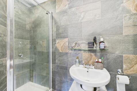 En-Suite To Master Bedroom