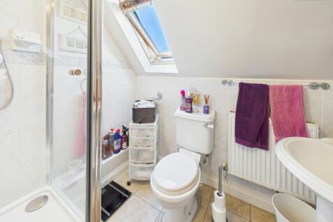 En-Suite To Master Bedroom