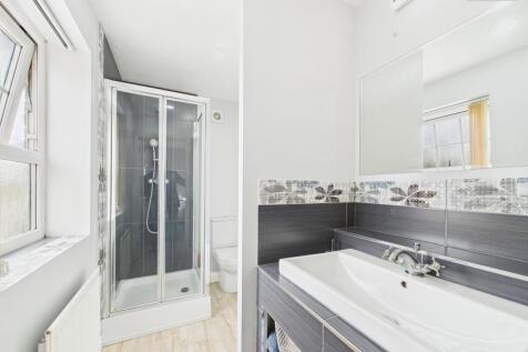 En-Suite To Master Bedroom