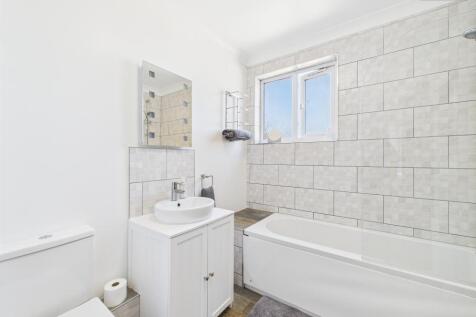 En-Suite To Master Bedroom