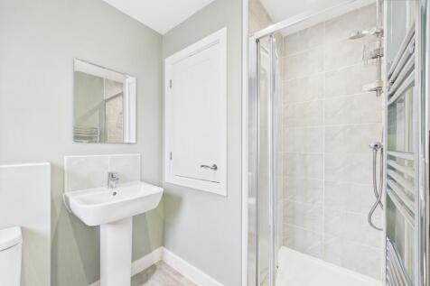 En-Suite To Master Bedroom