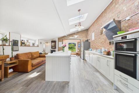 Kitchen/Living Area