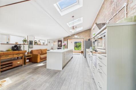 Kitchen/Living Area