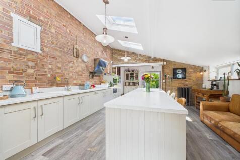 Kitchen/Living Area