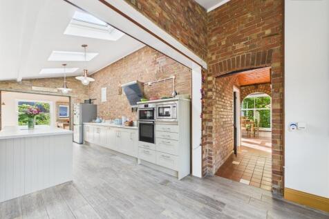 Kitchen/Living Area
