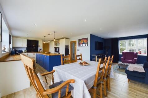 Kitchen/Dining Area