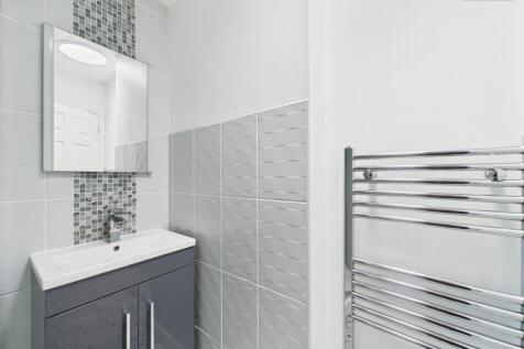 En-Suite To Master Bedroom