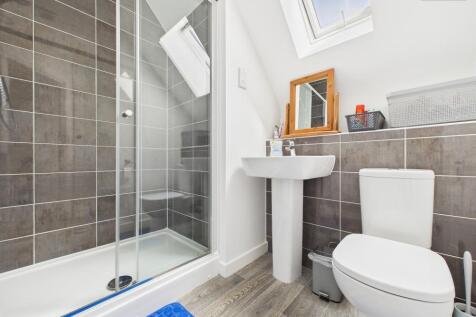En-Suite To Master Bedroom