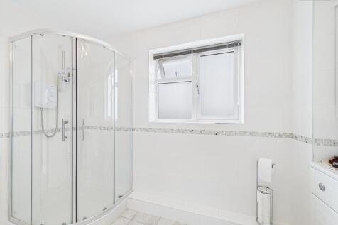 En-Suite To Master Bedroom