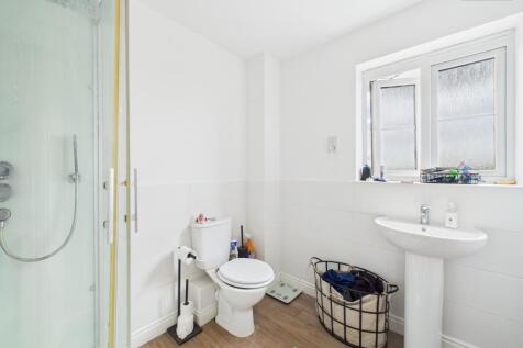 En-Suite To Master Bedroom
