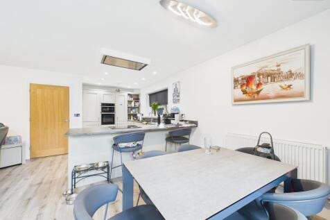 Kitchen/Dining Area