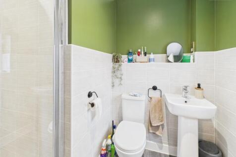 En-Suite To Master Bedroom