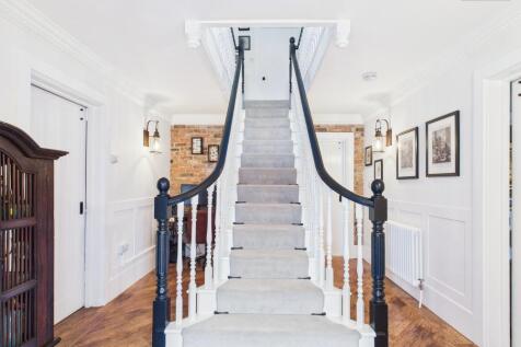 Stucco-Style Staircase