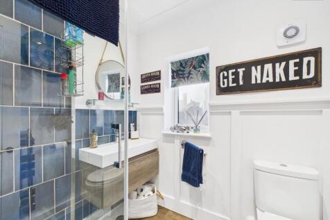 En-Suite To Master Bedroom