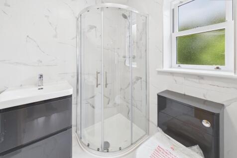 En-Suite To Master Bedroom