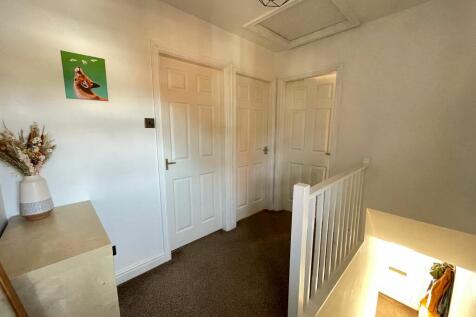 FIRST FLOOR LANDING