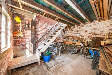 COACH HOUSE