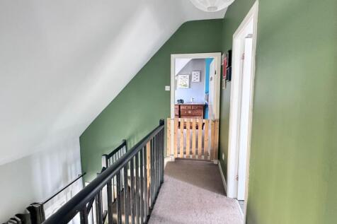 FIRST FLOOR LANDING