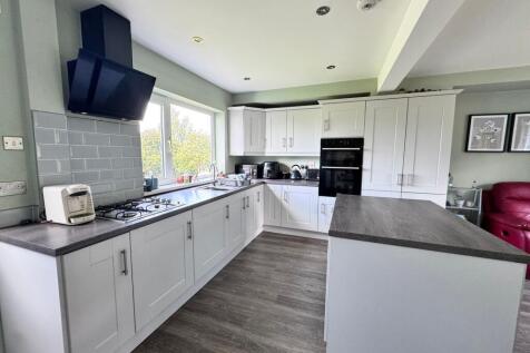 OPEN PLAN LIVING DINING KITCHEN