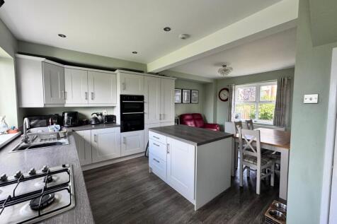 OPEN PLAN LIVING DINING KITCHEN