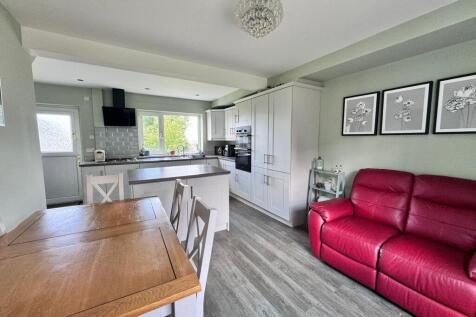 OPEN PLAN LIVING DINING KITCHEN