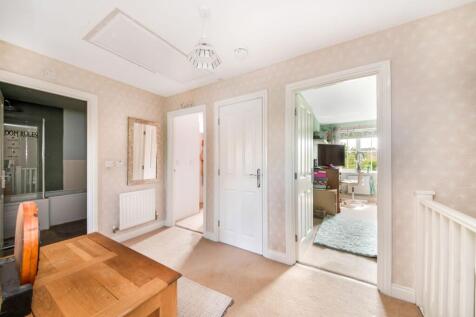 FIRST FLOOR LANDING