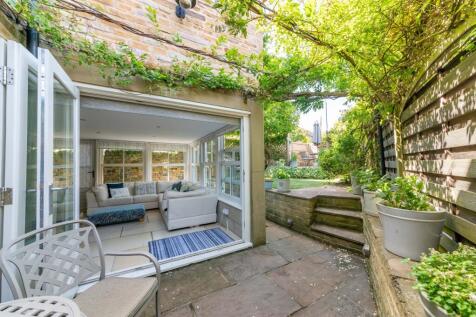 GARDEN ROOM/SECOND SITTING ROOM