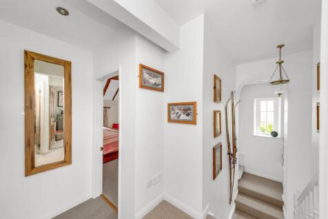 FIRST FLOOR LANDING