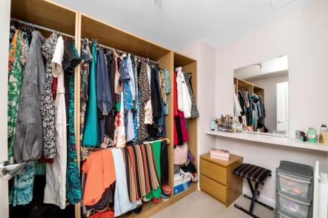 DRESSING ROOM