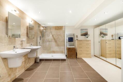EN-SUITE TO BEDROOM ONE