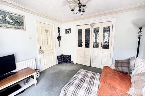 SNUG/DINING ROOM