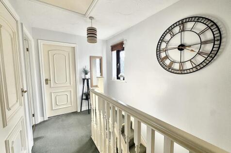 FIRST FLOOR LANDING