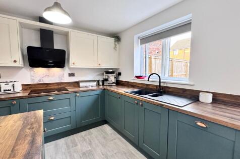 KITCHEN/LIVING DINING