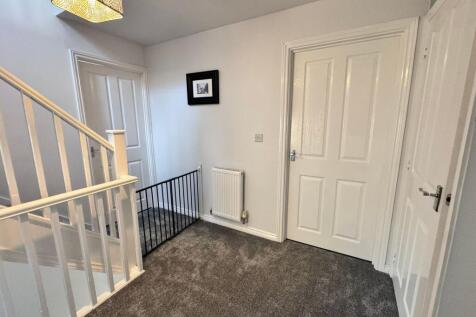 FIRST FLOOR LANDING