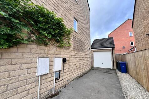 DRIVEWAY/DETACHED GARAGE