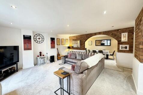 OPEN PLAN LIVING DINING