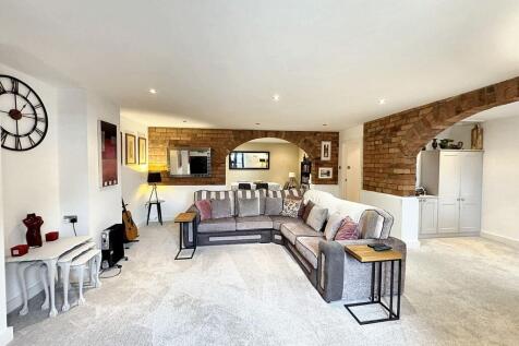 OPEN PLAN LICING DINING