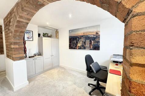 HOME OFFICE/SNUG AREA