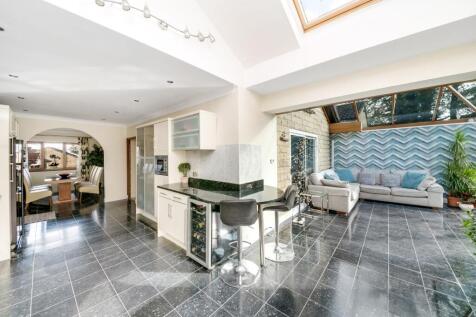 LIVING/DINING KITCHEN