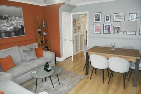 LOUNGE/DINER