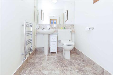 GUEST CLOAKROOM