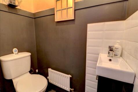 GUEST CLOAKROOM