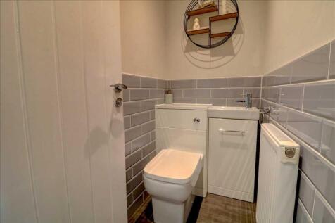 GUEST CLOAKROOM